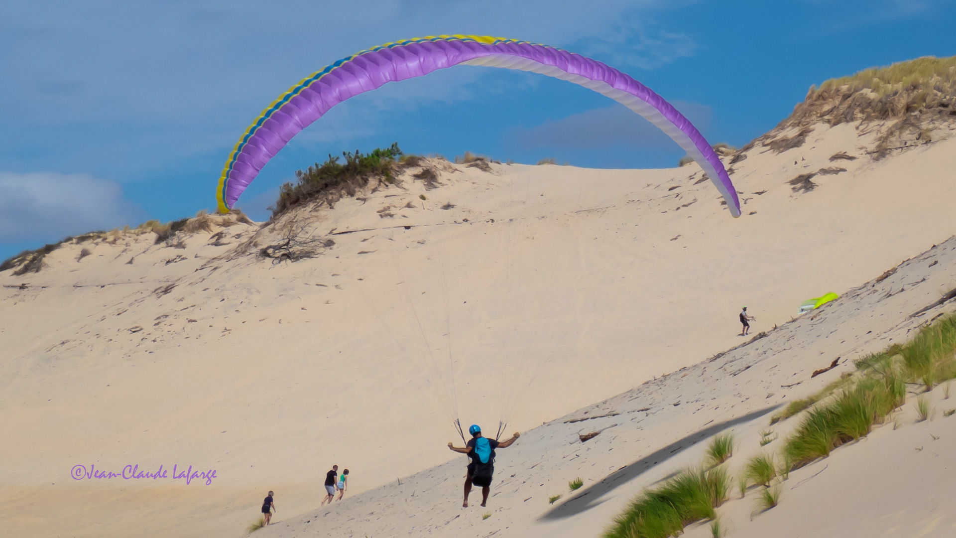 Parapentistes sur la Dune du Pilat - Pylat à Arcachon.