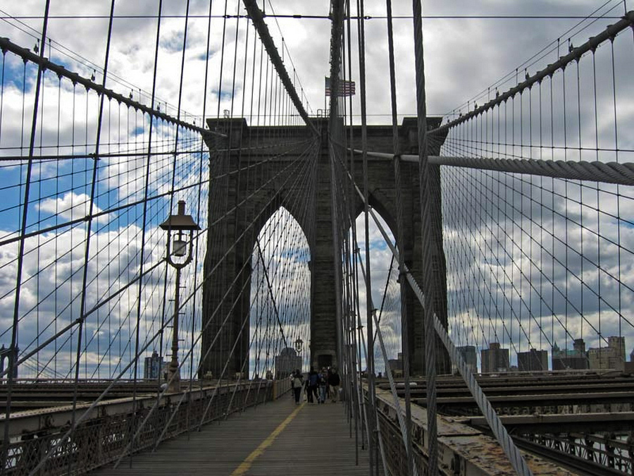 Le Brooklyn Bridge de Manhattan à New-York City.