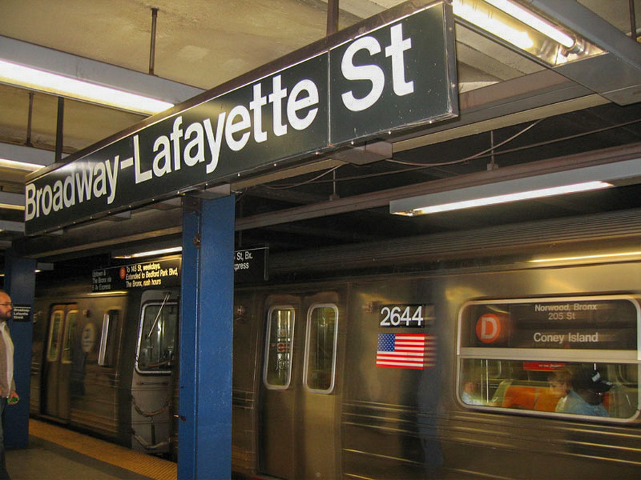 Dans le métro à la station de Broadway-Lafayette St.