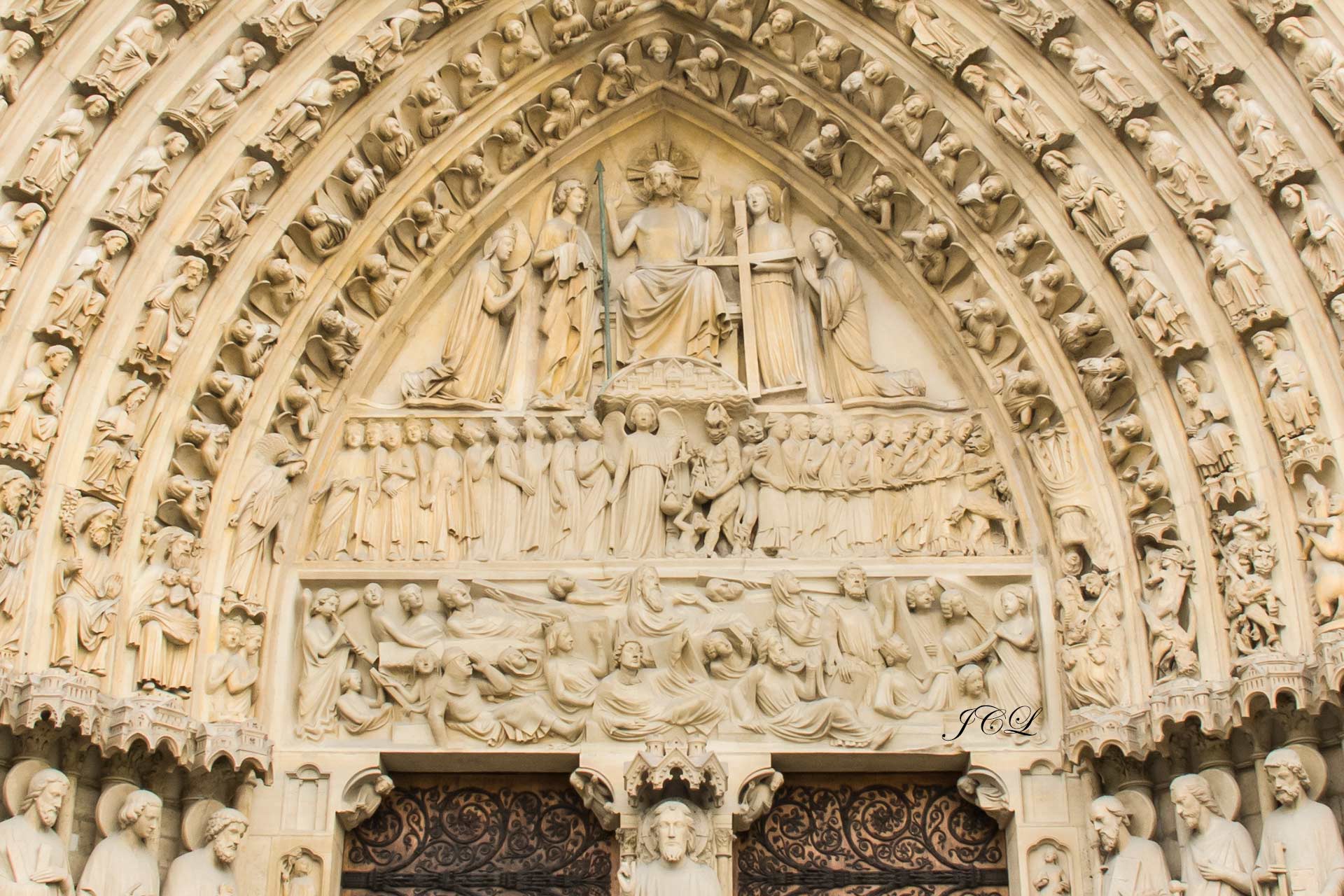 Porte occidentale de la Cathédrale Notre-Dame de Paris.
