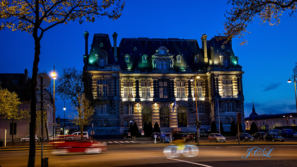 L'Hôtel de ville de Versailles à l'heure bleue.